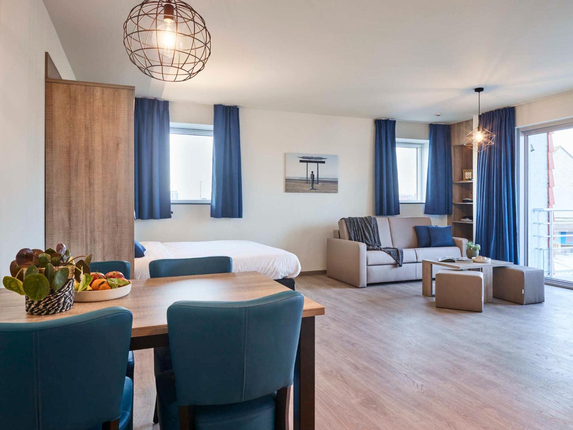 Holiday Suites Zeebrugge Стая снимка
